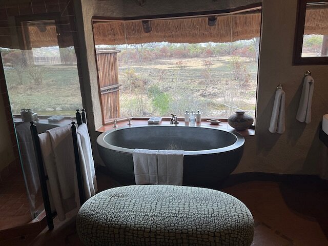 Bath in the room at Lukimbi Lodge